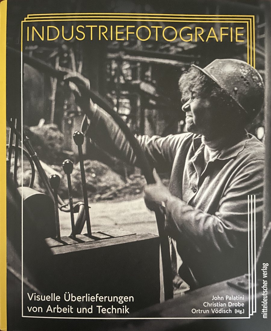 Buchcover „Industriefotografie – Visuelle Überlieferungen von Arbeit und Technik“, Mitteldeutscher Verlag 2026